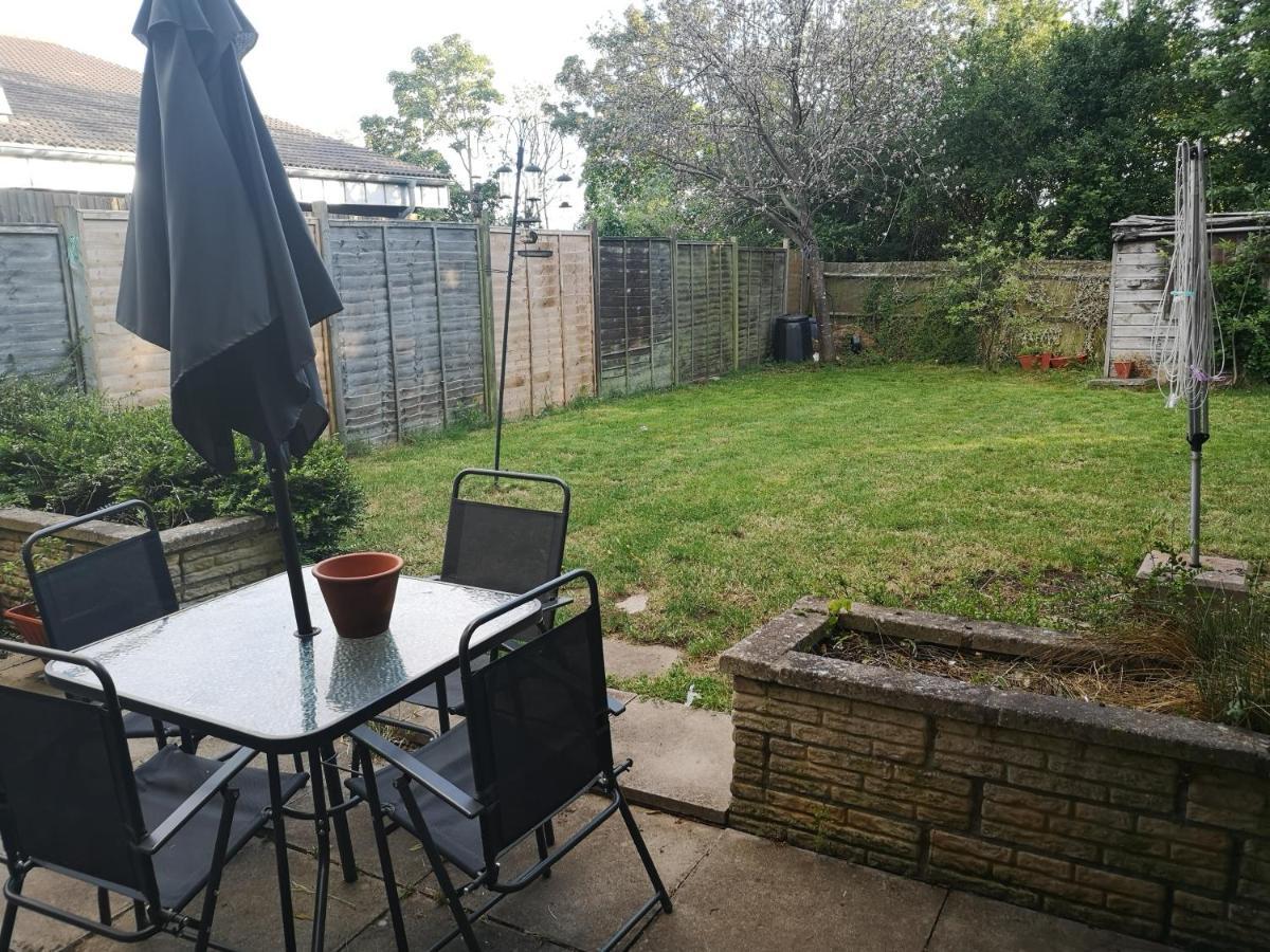 Contractor Accommodation- Central Mk Location Spacious Garden Fast Wifi Parking Milton Keynes Buitenkant foto